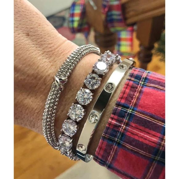 NWT 💎 SIMPLE AND SEXY SILVER RICA BEVELED BANGLE BRACELET GIFT - Picture 2 of 7